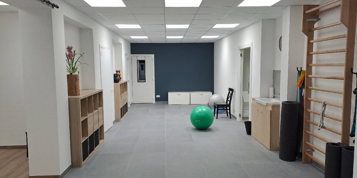 Salle d'exercices du centre de kinésithérapie Kimotive à Incourt